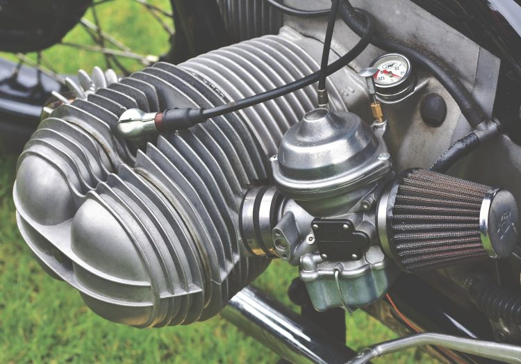 Bmwの ボクサーエンジン モーター オートバイ 二輪車 車両 技術 キャブレター ボクサー