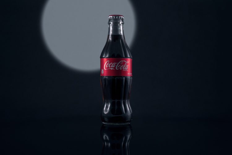 コカ ・ コーラ ドリンク ボトル コークス ソーダ 冷 ガラスの瓶 広告 クローズアップ