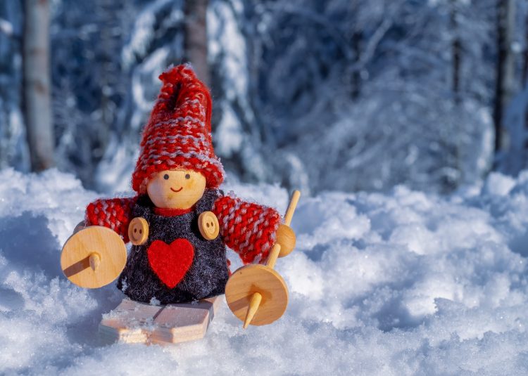 人形フィギュア Holzfigur フィギュア スキー ドライブ 冬の森 雪 冬 冷