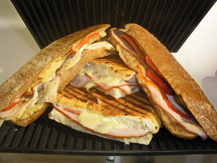 サンドイッチ ホット サンドイッチ ダイニング 食べ物 味 ハム チーズ グリル トースト