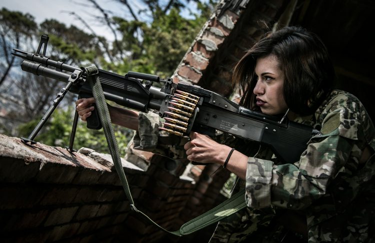 女性 兵士 戦争 撮影 戦士 ライフル 武器 モデル コスプレ 箇条書き 軍事 軍