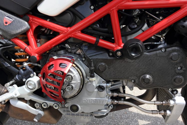 イタリア オートバイ ドゥカティ クラッチ スーパー スポーツ 炭素 乾式クラッチ 鋼管フレーム