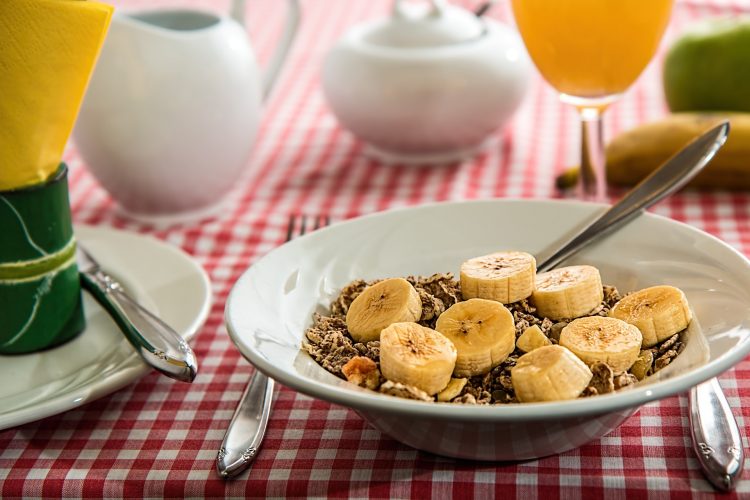 穀物 朝ごはん お食事 食物 バナナ フルーツ 健康 栄養 ダイエット 丼鉢 テーブル